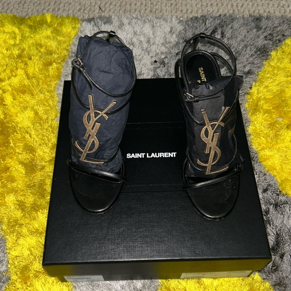 YSL beautiful Cassandra logo sandal